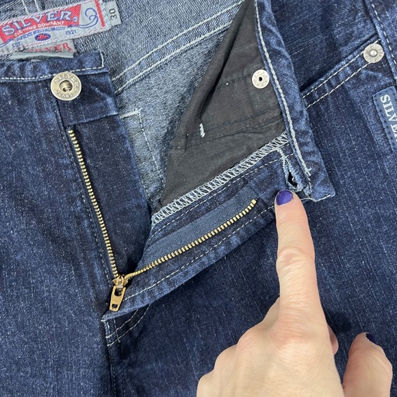 👖VINTAGE |•SILVER JEANS•| Dark Wash Flare Leg Jeans 30X28 Short - Picture 8 of 16